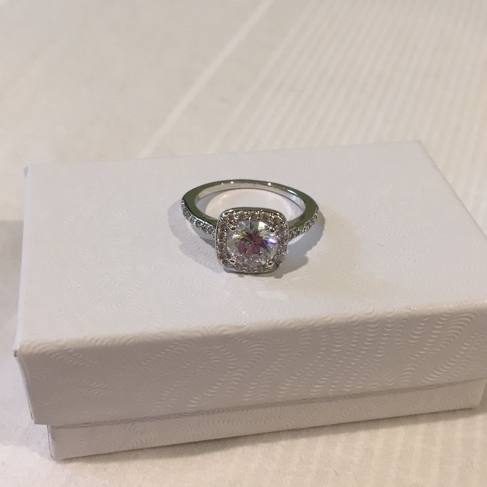 ✨18K WHITE GOLD RING✨ - Picture 5 of 7